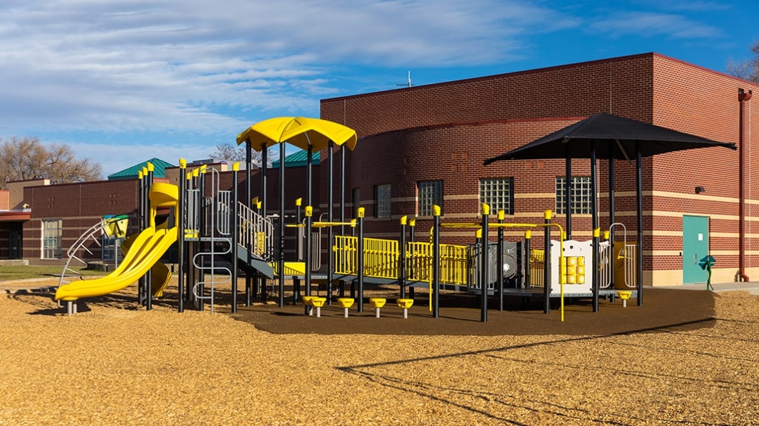 Pete_20Mirich_20Elementary-CO-Playgrounds-Structure-View_2002